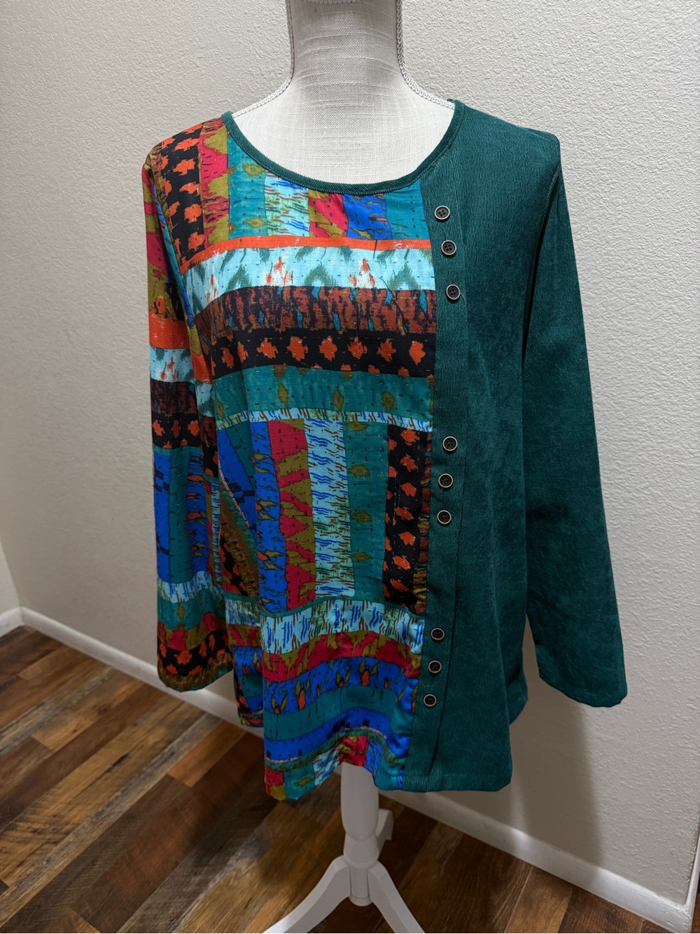 Gracila - Green Multicolor Button-Accent Women's Top - Size Medium